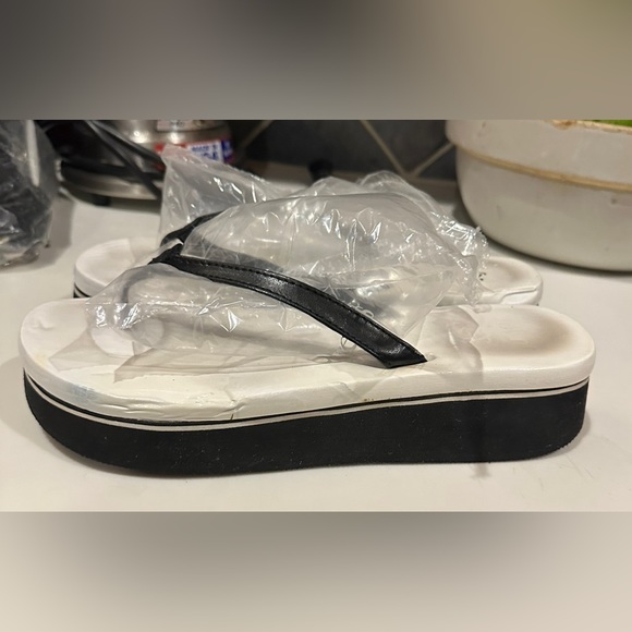 RARE 90’s VTG SUGAR BLACK WHITE PLATFORM SANDAL FLIP FLOP FLOATIE SZ:8-9 FLAWED - Picture 4 of 5